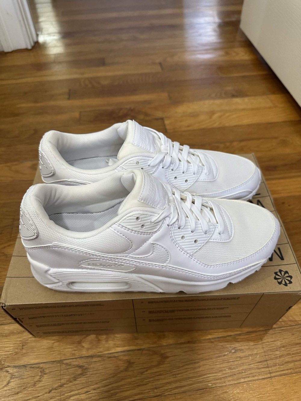 *Slightly Used* Nike Air Max 90 Women White (DH8010-100) Size 11W